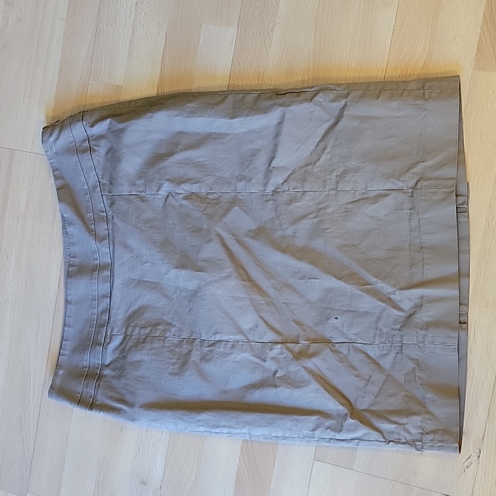 LOFT skirt, size 6, light brown. Excellent condition